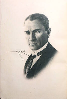 Nutuk; 1927 Tarihli Ankara Basımı, Atatürk'ün Baskı İmzalı Fotoğrafının Bulunduğu, Kabartmalı Deri Cildinde Osmanlıca Nutuk - 3